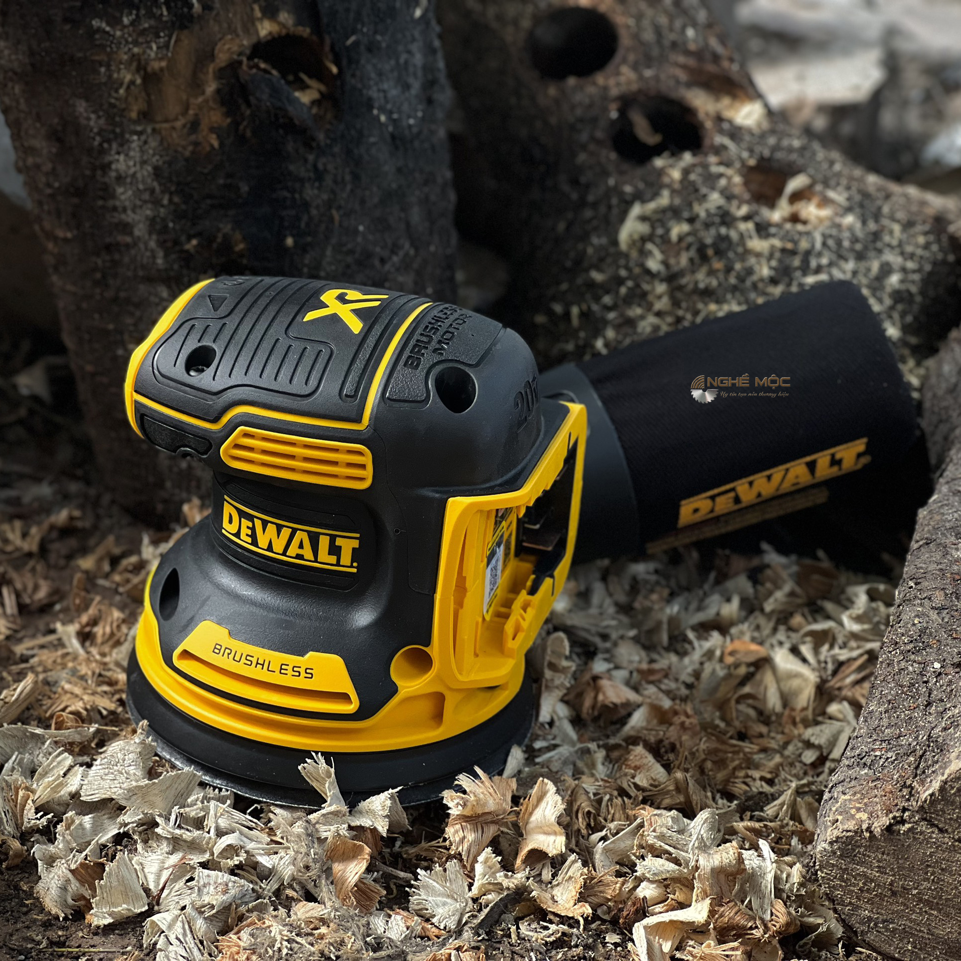 Máy chà nhám tròn pin Dewalt DCW210B