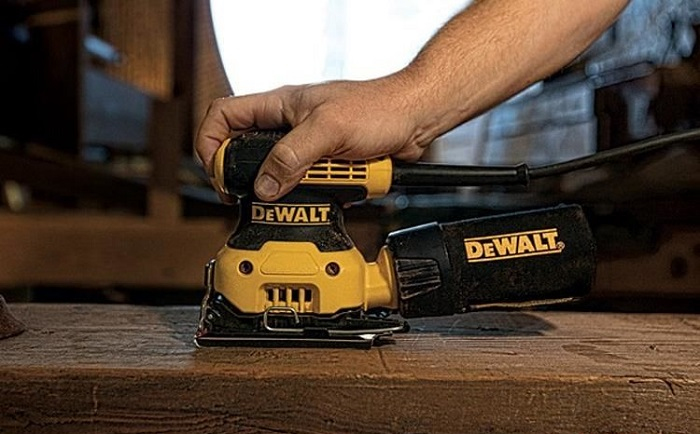 Máy chà nhám tròn pin Dewalt DCW210B