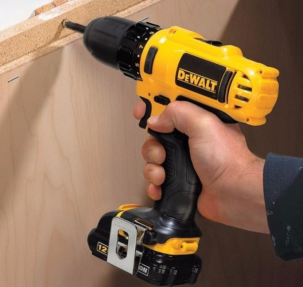 Máy khoan bê tông Dewalt dùng pin DCH263M2 ( 2 Pin 4Ah + Sạc )