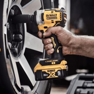 Máy siết bu lông dùng pin Dewalt DCF911N-B1 (20V Max)( không kèm pin sạc)