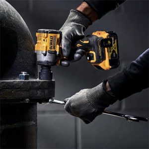 Máy siết bu lông dùng pin Dewalt DCF921N-B1 (20V Max)( không kèm pin sạc)