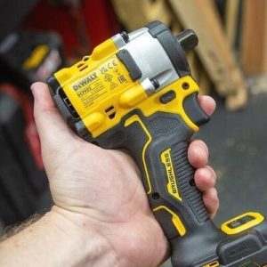 Máy siết bu lông dùng pin Max Dewalt DCF922D2-B1 (20V)( kèm theo 2 pin 2.0Ah+ sạc)