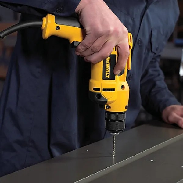 Máy khoan sắt Dewalt DWD014-B1