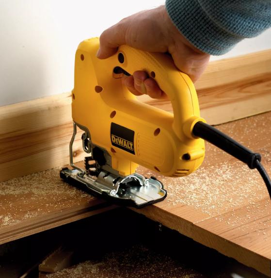 Máy cưa lọng Dewalt có đáng mua không