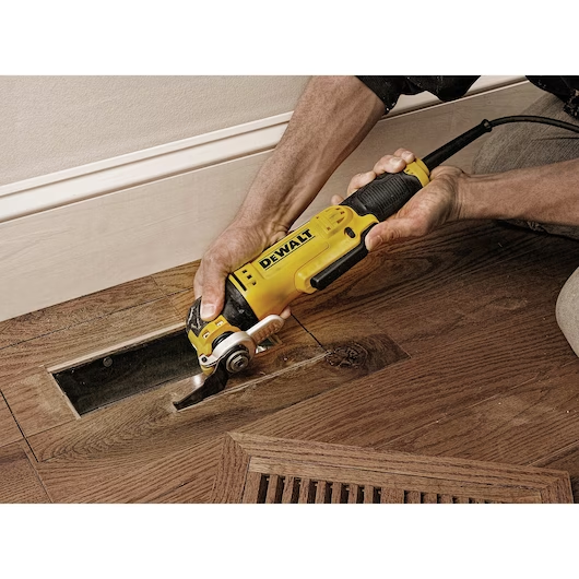 Cách Sử Dụng An Toàn Máy cắt rung đa năng Dewalt DWE315K