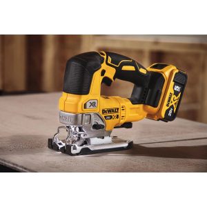 Máy cưa lọng cầm tay 20V Dewalt DCS334B