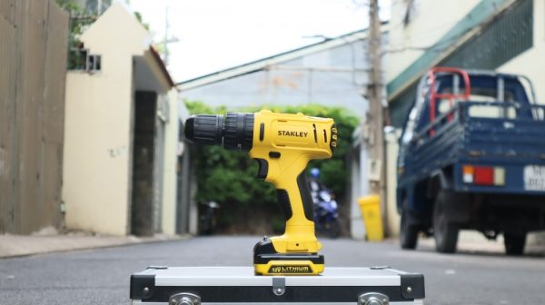 MÁY KHOAN VẶN VÍT PIN Stanley SCHI121S2FK